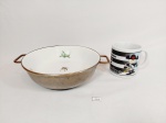 Lote 2 Peças sendo 1 Prato termico Intantil e 1 Caneca em Porcelana Vascaino. Medida: prato 18,5 cm diametro e caneca 8 cm x 7 cm. falta tampinha.