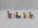 Lote de 4 bonecos do desenho Os 3 porquinhos da Disney. Medindo o maior 6cm de altura.