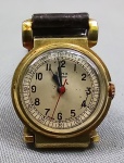 RELÓGIO, um (1) antigo de pulso da marca OLMA (Olma Watch Company, fundada em 1926, com sede na 33 Rue de LHospital, Fleurier, Suíça; em 1978 recebeu o Certificado do Observatório de Neuchatel, que atesta a qualidade de relógios precisos e de primeira classe), mostrador com algarismos arábicos, mecânico, funcionando, modelo SPORT, caixa e tampa em metal dourado, medindo 28 mm diâmetro, pulseira em couro, usado e sem garantia.