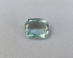 GEMA, uma (1) ÁGUA MARINHA ou TOPÁZIO, tonalidade azul clara, retangular, lapidação antíque, medindo aproximadamente 12 x 10 mm, peso aproximado 5 carats.