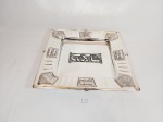 Prato Quadrado em Metal Prateado Figuras Judaicas. Medida 33 cm x 33 cm