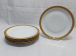 Jogo de 6 pratos rasos em porcelana Renner Medaillon friso ouro. Medindo 25,5cm de diâmetro.