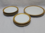 Jogo de 10 pratos em porcelana Renner Medaillon, friso ouro. Sendo 2 rasos (25,5cm), 4 de sobremesa (19cm) e 4 de bolo (17,5cm).