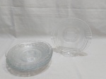 Jogo de 6 pratos fundos em vidro moldado. Medindo 20cm de diâmetro.
