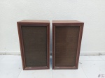 Antigo par de caixas de som da marca Magnovoz, modelo 6000 SQ. Excelente estado de conservação. não testado por falta de conhecimento. Medindo 69cm x 38,5cm x 30cm.