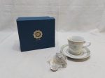 Xícara de chá em porcelana Germer da antiga confeitaria Colombo, acompanha coador de chá. Na caixa original.