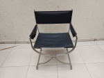 Linda cadeira em alumínio com encosto e assento forrado em couro, pode colocar rodízio, conforme ilustra a imagem. Medindo 57cm x 46cm x 78cm de altura do encosto.