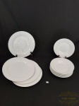 Parte de jogo de jantar composto por 10 pratos, sendo 4 pratos rasos e 6 fundos em porcelana branca, marcados na base. Medida raso 26,5cm - Fundo 20cm