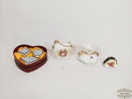 Lote 6 Miniaturas diversas em porcelana. Medida: Vaso 7 cm e caixas 5 cm, 4 cm, 4 cm x 4 cm e 7 cm x 4 cm.