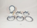 Jogo de 5 Xicaras de Café e  6 pires em Porcelana  decoradas com flores azuis .Roberto Simões. Medida:Xicara 5,5 cm altura x 5 cm diametro e pires 10 cm diametro