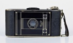 FOTOGRAFIA - AGFA BILLY CLACK - Rara câmera fotográfica de estilo e época art deco , circa 1938 , marca de manufatura e modelo Agfa Billy Clack . Med 8 x 3,5 x 16 cm (fechada). Marcas do tempo. Não testada.  Acervo Particular Rio de Janeiro - RJ.