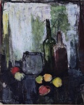 Esther Peretz-Arad (Israel ,1921 - 2005), "Natureza Morta - Garrafa e Frutas".  Óleo sobre tela, Assinado. Med 73,5 x 60,5 cm (MI);  82 x 69,5 cm (ME). Marcas do tempo. Sujidade e perdas e craquelê sobre a camada pictórica. Coleção Particular Rio de Janeiro/RJ. Nota Biográfica: foi um pintor, escultor e desenhista israelense. Nascida na Bulgária, emigrou para Israel ainda jovem. Ela estudou pintura com Aharon Avni, que fundou várias escolas de arte durante as décadas de 1920 e 1930, incluindo o Instituto Anvi. Peretz- Arad é mais conhecida por seus desenhos. Durante os anos de sua criação, ela experimentou vários meios, como óleo, litografia, escultura, água-forte e caligrafia. Seu estilo é principalmente figurativo, caracterizado pela qualidade da linha, áreas, fluidez e composição. Peretz- Arad expôs extensivamente em Israel e no exterior, suas obras podem ser encontradas em muitas coleções em todo o mundo. Desde 1959, ela fez muitos shows individuais em Israel. As exposições coletivas selecionadas incluem a exposição itinerante de 1960 nos EUA sob o patrocínio do Ministério das Relações Exteriores e do Museu de Tel-Aviv; 1966, Museu Hermitage, Leningrado. Ela recebeu o Prêmio Dizengoff israelense em 1956. Nota : De acordo com o item 3 dos termos e condições - 3. As peças estrangeiras, sejam quadros e ou esculturas, serão sempre vendidas como Atribuídas.