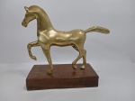 Escultura de um cavalo em bronze, no estado, (3,8 kg) e (28x21 cm)
