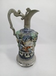 Belíssima garrafa decantadora de vinho em cerâmica e metal, Italiana, item colecionável, em bom estado, 39 cm