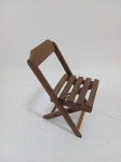 Mini cadeira em madeira dobrável, em bom estado, 12x5,5 cm