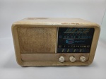 Antigo rádio em madeira Empire, Acende mas não liga, precisando de reparos de válvula, no estado, (28x15x15 cm)