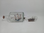 Belíssima caravela dentro da garrafa com 23cm (garrafa), barco (10cm), em bom estado, e um barco à vela (16 cm) garrafa, (8cm) barco, no estado