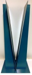 Franz Weissmann, "Torre Azul", escultura em metal, medindo 90 cm de altura.