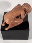 "O Oculto I", escultura pela artista Renata Andrade, modelagem em terracota.Assinada e datada em 2010, acompanha certificado da artista. OBS: A OBRA ESTA EM UMA EXPOSIÇÃO INDIVIDUAL NA GALERIA, SENDO ASSIM O ENVIO OU RETIRADA DA OBRA SÓ PODERÁ SER REALIZADO APOS TERMINO DA EXPOSIÇÃO. PERÍODO DE EXPOSIÇÃO CONFORME CONSTA NO SITE DA GALERIA : 20/06 A 31/08.