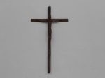  Crucifixo em madeira.