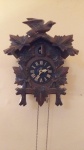  Relogio Cuco, entalhado a mão. Obs: não possui pesos.