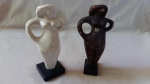 Esculturas representando figuras femininas.