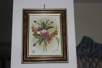 Quadro em porcelana italiana.Porcelana capo di mont , italiana.Com moldura em madeira, a placa de fundo toda em biscuit e flores em alto relevo  também em biscut(porcelana fosca) pintura manual. Anos 40.