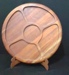 Bandeja, Roberto Simões em madeira nobre, provável jacarandá com 5 divisões para petiscos, alto padrão , formato circular grande com 35cm de diâmetro