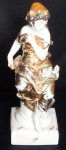 Antiga Estatueta em porcelana policromada com ouro com desgastes do tempo representando " Ninfa com florais" altura 29 cm - Provavelmente européia circa 70 - ( pequenos fio de cabelo)