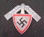 Emblema de quepe da RAD esmaltado era utilizado na parte frontal dos caps e bicos. Med 3cm x 4,5cm