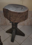 Mesa de tronco, de madeira nobre brasileira rústica 48cm x 82cm - Retirada na Praia da Brisa.