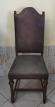 Cadeira em madeira nobre com forração em courino padrão marrom. Med. 45cm x 44cm x 110cm - Retirada na praia da brisa em Sepetiba.