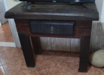 Mesa em madeira Rustica padrão escuro com uma gaveta -  Med. 48x98x85cm - Retirada na Praia da Brisa em Sepetiba.