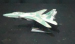 COLECIONISMO - Modelo de Avião  - F14 da Maisto em metal na cor camuflado. Med.11cm x 12cm.