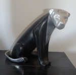 Espetacular Escultura realista de Puma em Resina na cor  preto com detalhes Prata.  Med.12.21.32cm