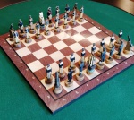 Jogo de xadrez - Tema : NAPOLEÃO BONAPARTE   - Tabuleiro em madeira ( 40 X 40 cm ) - Peças em resina policromada. (7  a 8 cm ) . 