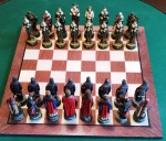 Jogo de xadrez - Tema : ROBIN HOOD  - Tabuleiro em madeira ( 40 X 40 cm ) - Peças em resina policromada. ( 8 a 9 cm ) . 