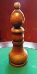 Grande Peça de xadrez - BISPO  - ricamente esculpida em madeira maciça - Mede: 35 cm 