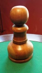 Grande Peça de xadrez - PEÃO - ricamente esculpida em madeira maciça - Mede: 29 cm 