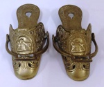 Par de estribos femininos em bronze ricamente trabalhados . Medem: 18 cm 