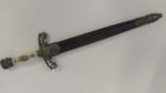 Miniatura de espada em metal com bainha em couro. Produzida em toledo . Mede: 35 cm 