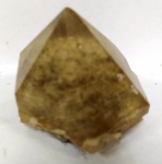 Mineralogia - CRISTAL COM FORMAÇÃO DE LODO INTERNO  . Mede : 4x4 cm