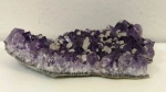 Mineralogia - Rara Drusa de ametista com incrustação de calcita. Mede: 27x15 cm 