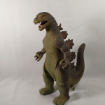 BRINQUEDO - DINO KING, o Dinossauro que anda e com som, na caixa original. Não está funcionando, necessitando reparos nos terminais das pilhas do tipo AA. Fabricado pela empresa Everbright Toys.