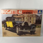 PLASTIMODELIMO - Miniatura parcialmente montada do Bugatti 4I, escala 1/24, fabricado pela Italeri, na caixa original. Será vendido com todas as peças que aparecem nas fotos, não sendo possível garantir estar o kit completo. 