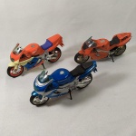 MOTOCICLETA - Lote 03 com 03 (três) Miniaturas de Motos diversas (Honda. Kawasaki e Yamaha) .