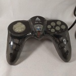 Controle tipo video game para computador fabricado pela Clone - Sem teste de funcionamento