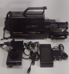 Filmadora; Marca:Sharp;Modelo:VL-L80;VHS;Possui Estojo com Alça; Bateria, Fonte; Adaptador para TV; Olhem as Fotos!