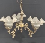 Antigo Lustre Com 3 Arandelas, Material Metal e Vidro, Em Ótimo  Estado de Conservação;Dimensão: Altura 27cm, Largura 39cm, Comprimento 45cm; Olhem as Fotos!