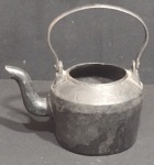 Chaleira de Ferro com Alça; Clássica Antiga Integra Bom Estado;Dimensões:27cm Altura;27cm Comprimento; Largura 19cm; Olhem as Fotos!